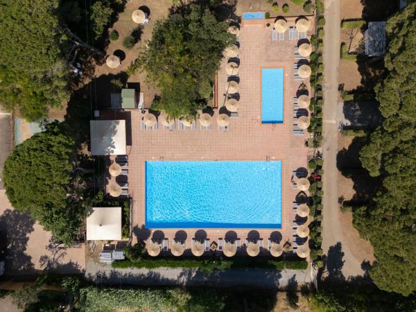 Happy Camp in Costa d'Argento Camping Village Club Capalbio, Book  Grosseto hoteller med pool, Swimmingpool