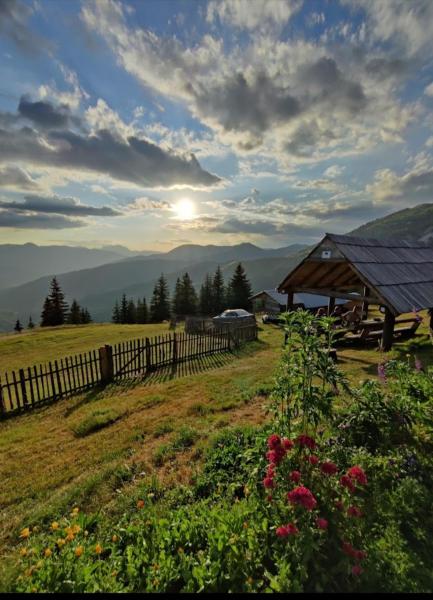 Vujov Katun-Jokic, Book  Plav County hoteller med parkering, Parkering