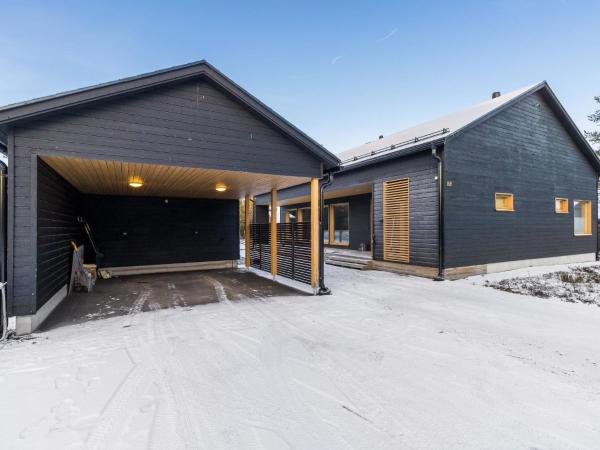Holiday Home Villa plywood by Interhome, Book  Hoteller i North Ostrobothnia med parkering, Parkering