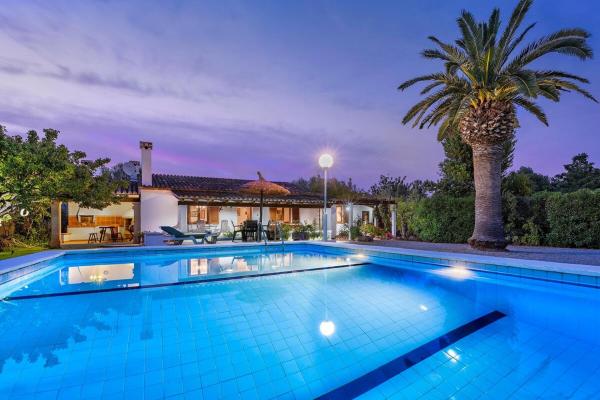 Villa Paparri Lovely 3 bedroom villa close to Pollensa by Renthousing, Book  Pollensa Mallorca