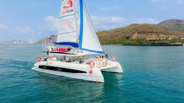 Sunrise Catamaran Yacht Tour, Book  Nha Trang Khanh Hoa