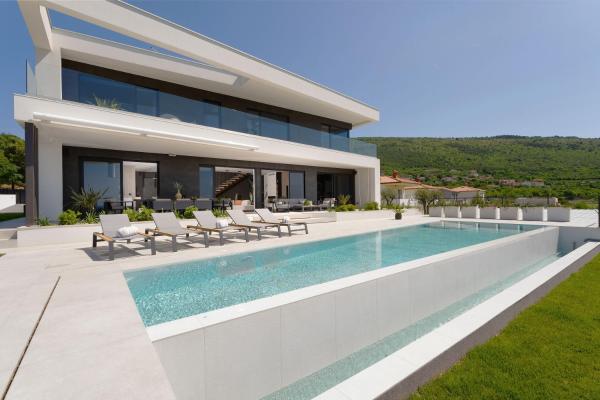 Design Villa Diagonal - Tranquil sea view escape, Book  Diminići hoteller med pool, Swimmingpool