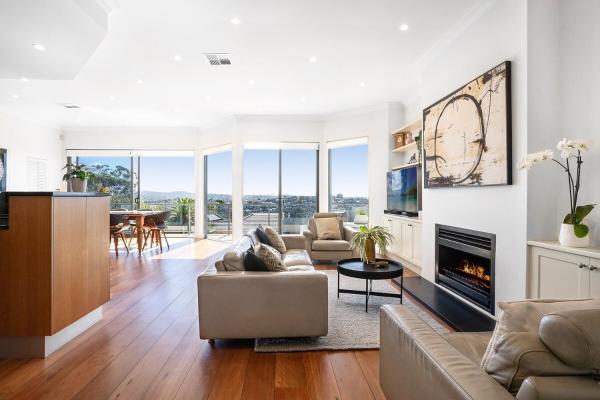 Villa White - Pool Tennis Cinema, Book  Sydney Sydney Region