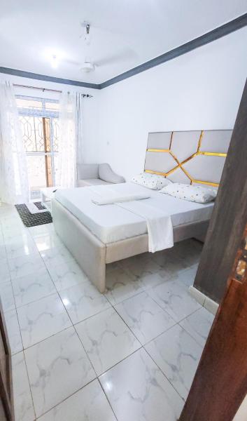 Seferic studio homes Bamburi, Book  Coast Region hoteller med parkering, Parkering