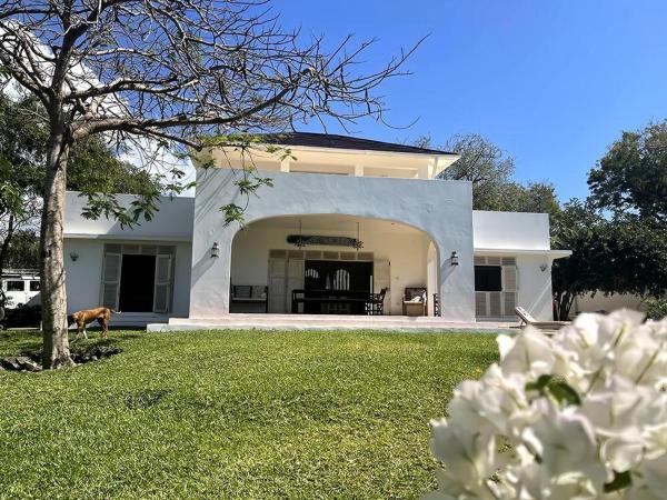 Villa Maridadi, Book  Hoteller i Coast Region med parkering, Parkering