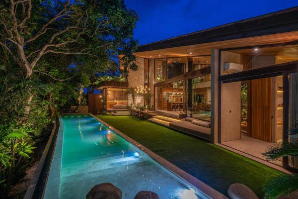 House Terra - 5BR Tropical Pool Villa in Pererenan, Book  Canggu Badung