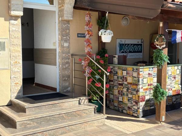 Apartments & Rooms Laganini, Book Lejlighed Hoteller i Zadar County med pool, Swimmingpool