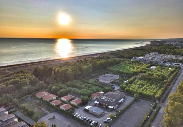 Happy Camp Mobile Homes in Il Pioppeto Camping&Residence, Book  Marina di Montenero Abruzzo