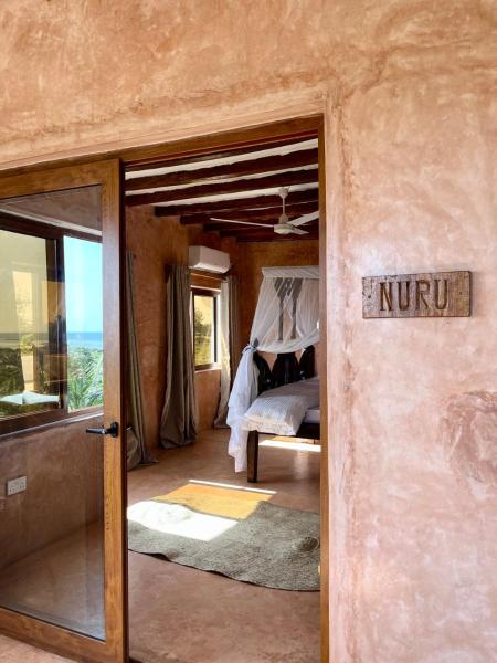 Nuru Room at Lulu Sands, Book  Coast Region hoteller med parkering, Parkering
