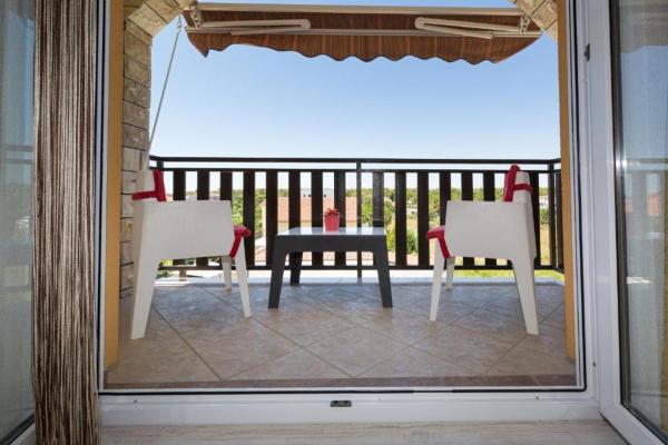 Apartments & Rooms Laganini SARA, Book Lejlighed Hoteller i Zadar County med pool, Swimmingpool