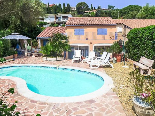 Villa 5 pièces avec piscine privée près de la plage au Lavandou - FR-1-251-852, Book  Hoteller i Var coast med pool, Swimmingpool