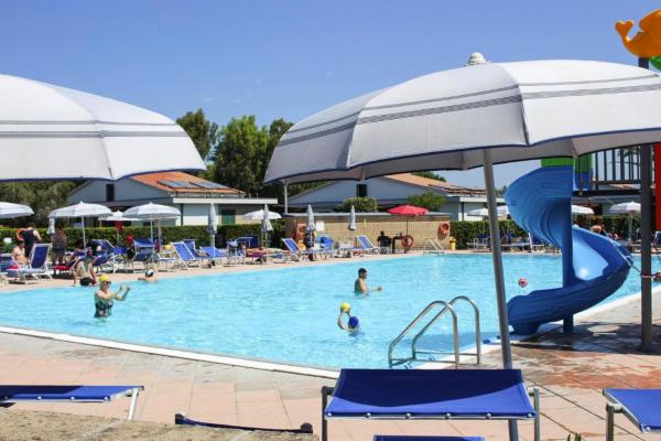 Villa in Cecina Mare near Sandy Beaches, Book  Hoteller i Etruscan Coast med pool, Swimmingpool