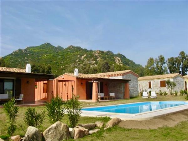Villas with shared pool in Costa Rei just 500 meters from the sea, Book  Hoteller i Costa Rei med pool, Swimmingpool