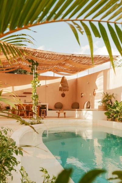 WAHA by Perla - 3BR Oasis Villa close to the beach, Book  Hoteller i Bali med pool, Swimmingpool