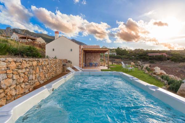 Villa Ancora Cala Bianca, Book  Sicilien hoteller med parkering, Parkering