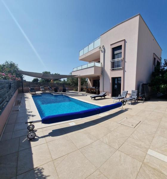 Villa Karizma - sea view, swimming pool, hot tub, Brijuni, Fazana, Peroj, Book  Peroj Istrien