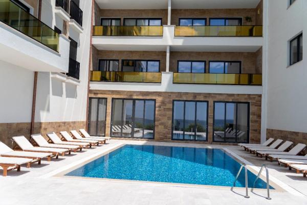 Golden Beach Residence - Luxury Apartments, Book  Gjashtë hoteller med pool, Swimmingpool
