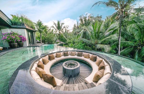 Dwa Chandra Full-Service Luxury 4BR Villa & River, Book  Hoteller i Bali med pool, Swimmingpool