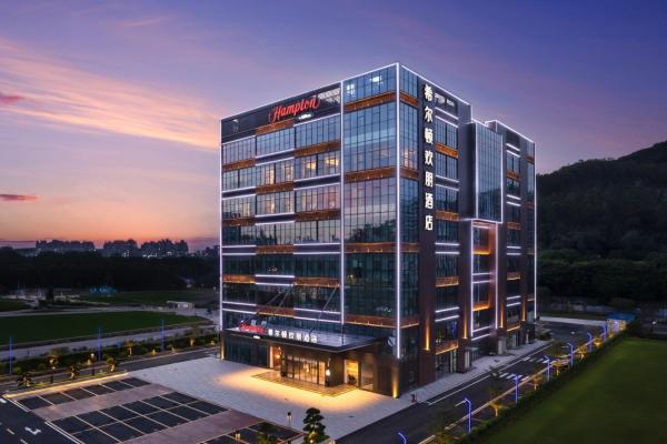 Hampton by Hilton Guangzhou Tinahe Smart City - Canton Fair Free Shuttle Bus, Book  Guangdong hoteller med parkering, Parkering