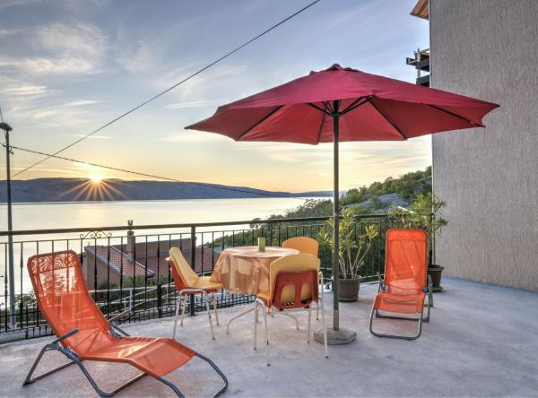 Apartments Luka & Leona, Book Lejlighed Kvarner hoteller med parkering, Parkering