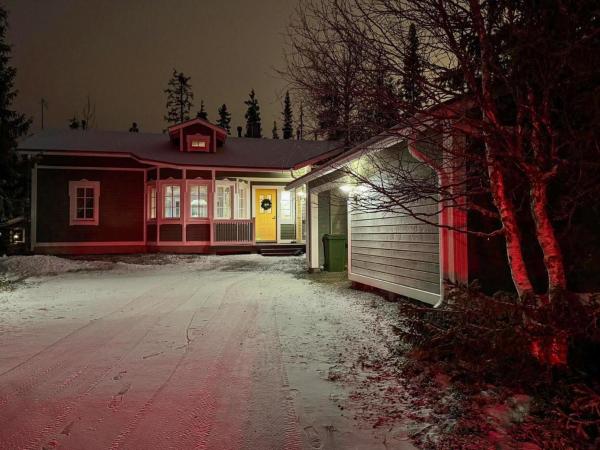 Holiday Home Villa taikavuosseli by Interhome, Book  Hoteller i North Ostrobothnia med parkering, Parkering