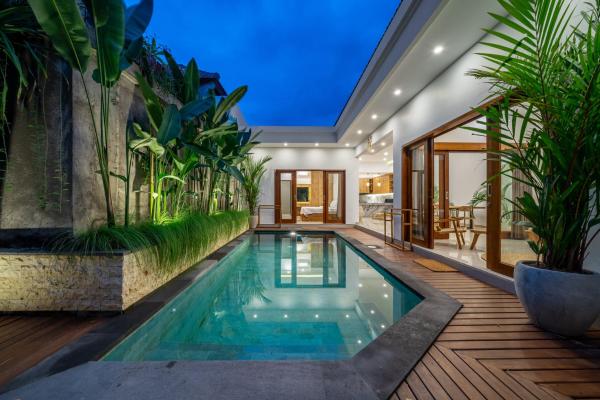 Sundaze 3 - Villa with Huge Pool and Kitchen, Book  Badung hoteller med pool, Swimmingpool