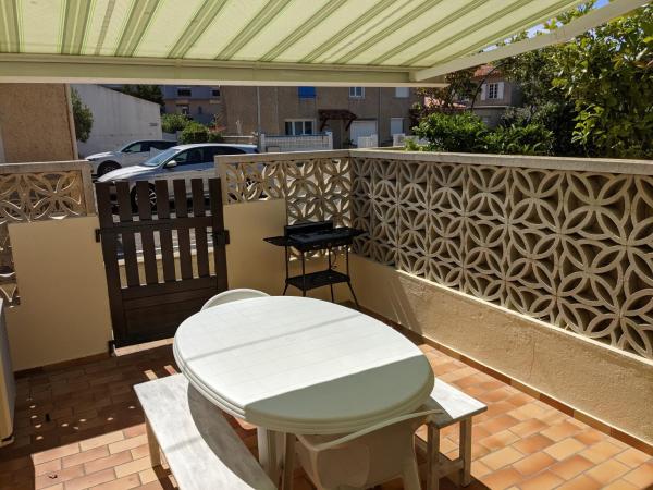 Villa T3 climatisée, 57m², 5/6 pers, proche plage, rénovée, terrasse, parking, quartier animé - FR-1-797-48, Book  Port-la-Nouvelle Corbières