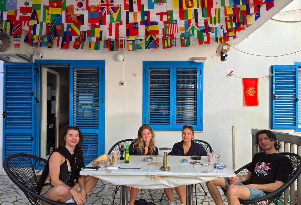 Hostel Budva, Book  Hoteller i Budva med parkering, Parkering