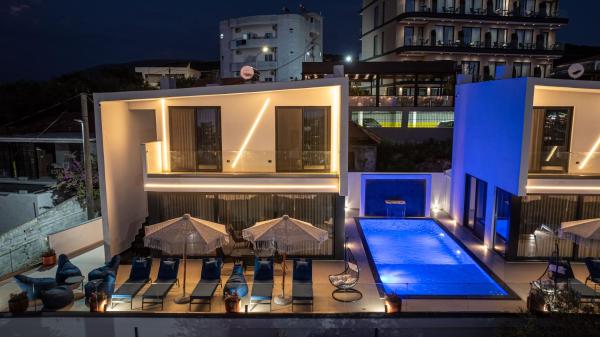 Luxury Villas Angela, Book  Vlorë County hoteller med pool, Swimmingpool