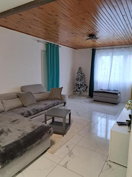 Apparemment T11, Book  Hoteller i Rhône-Alps med parkering, Parkering