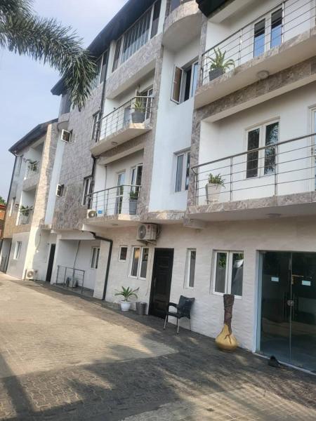 KINGS AVENUE SERVICE APARTMENTS, Book  Lagos Nigeria
