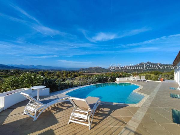 Villa Lilium, Book  Emerald Coast hoteller med pool, Swimmingpool