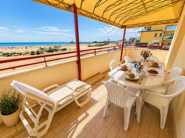Villa Nave Trilocale con Terrazza Frontemare - Agenzia Cocal, Book  Caorle 