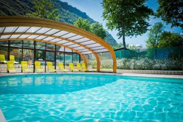 ZEcamping 4 étoiles avec restaurant et animations Alpe dHuez, Book  Hoteller i Oisans med pool, Swimmingpool