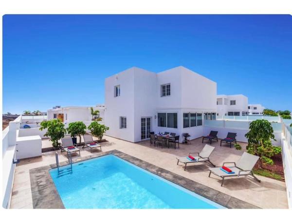 Villa Bliss Rubicon, Book  Hoteller i Canary Islands med parkering, Parkering