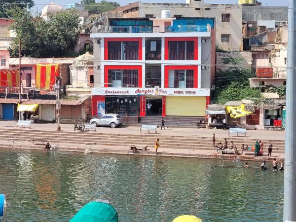 Hotel Ramghat inn -In front of Mandakini River, Book  Sītāpur Mūāfi 