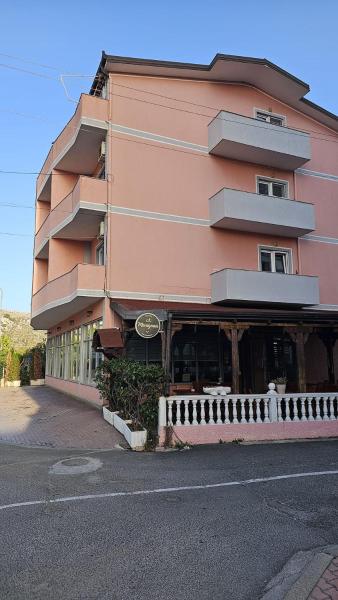Hotel Marigona, Book  Hoteller i Lezhë County med parkering, Parkering