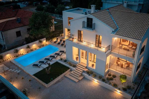Villa 5stars, Book  Hoteller i Zadar County med pool, Swimmingpool