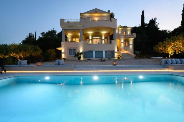 Aeras Luxury Villa, Book  Kastanéa 