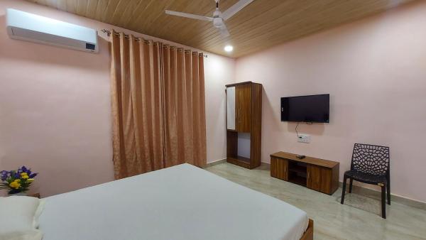 Soham Beach Resort, Diveagar, Book  Diveāgar hoteller med parkering, Parkering