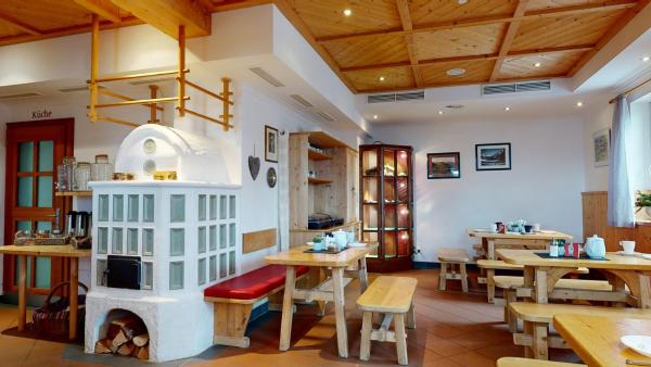 Pinzgauer Hütte-Zell am See- Piesendorf, Book  Piesendorf Lake Zell