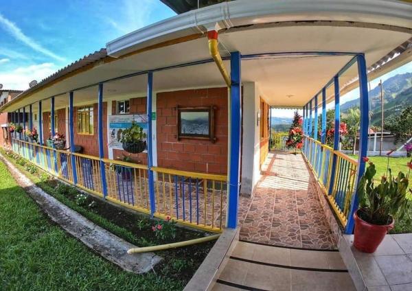 LA RIVERA HOSTERIA CAMPESTRE, Book  Villamaría Caldas