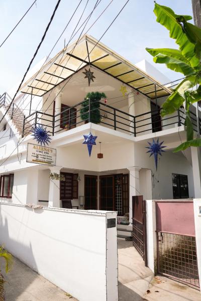 Aleenas homestay, Book  Kochi New Delhi