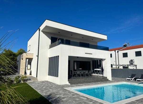 Villa Mila, Book  Hoteller i Zadar County med pool, Swimmingpool