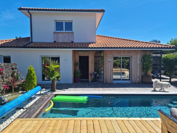 Villa climatisée avec piscine à LEGE CAP FERRET, Book  Hoteller i Aquitaine med pool, Swimmingpool