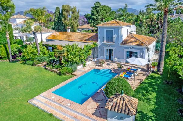 Villa Cortijo Viejo by Villa Plus, Book  Hoteller i Costa del Sol med pool, Swimmingpool