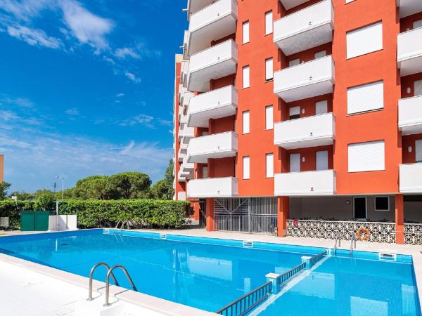 Lovely holiday home in Porto Santa Margherita with pool, Book  Hoteller i Friuli Venezia Giulia med pool, Swimmingpool