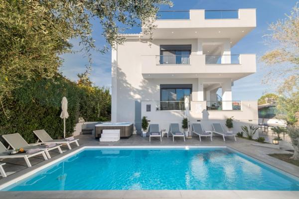 Royal View Villa - Private Pool & Hot Tub, Book  Zákynthos by 