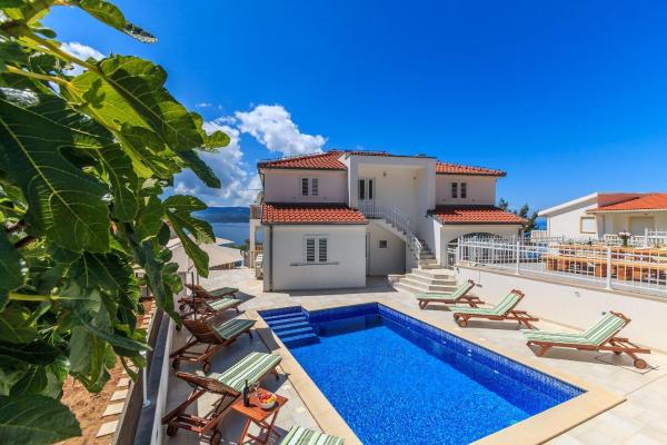 Villa Katarina, Book  Stanići Split Region