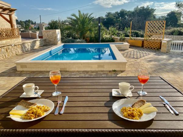 Villa ISLAND VIR with pool, Book  Hoteller i Zadar County med pool, Swimmingpool